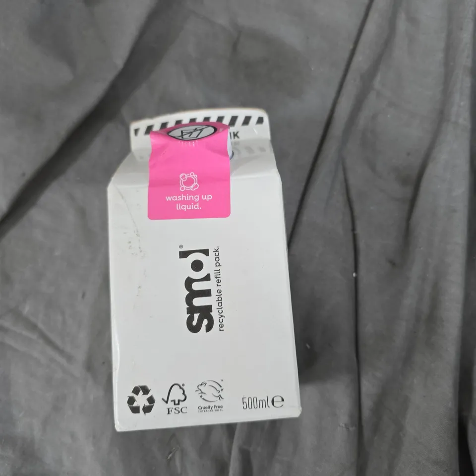 BOX OF APPROXIMATELY 15 ASSORTED LIQUID ITEMS TO INCLUDE: KITCHEN DEGREASER AND WASHING UP LIQUID