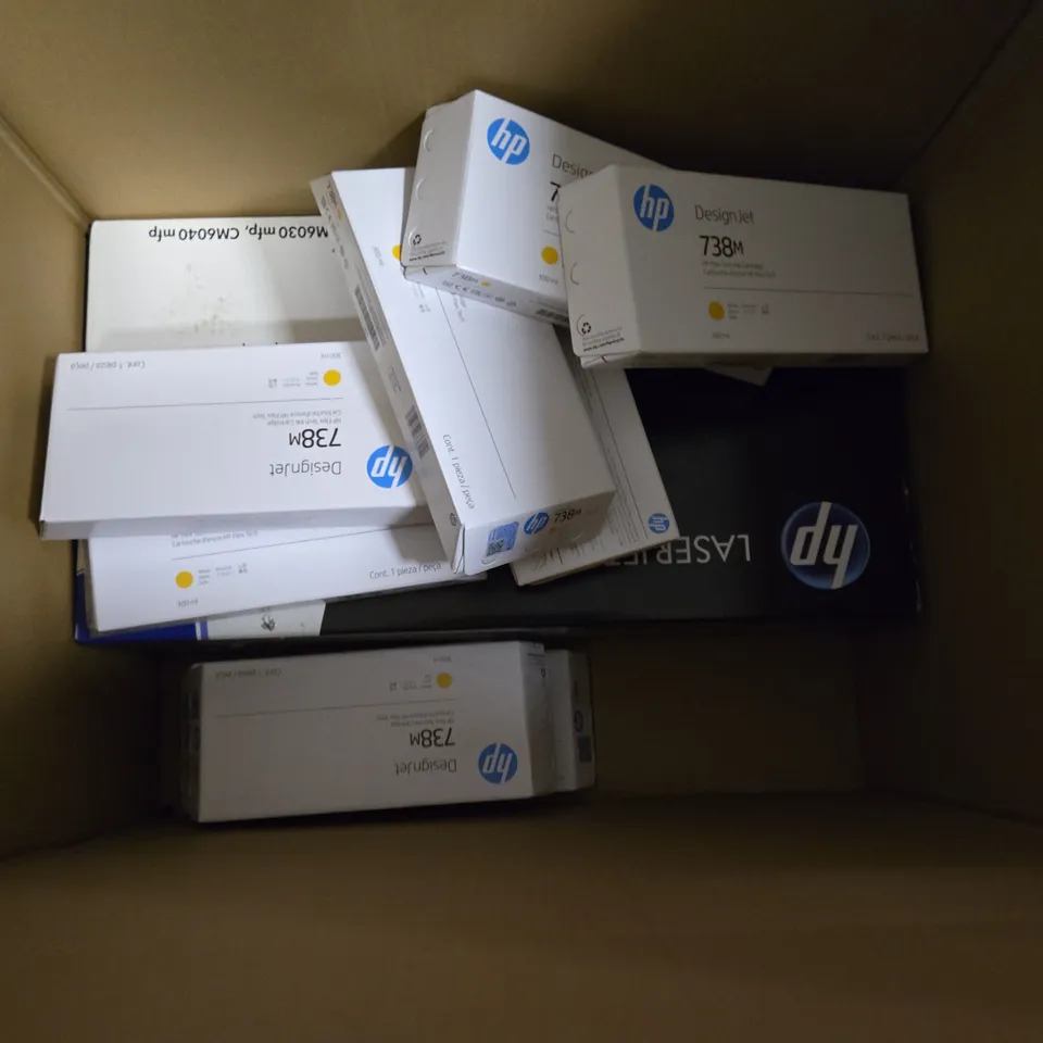 BOX OF APPROXIMATELY 8 ASSORTED PRINT CARTRIDGES TO INCLUDE - HP LASER JET 824A , HP LASER JET 45A ETC