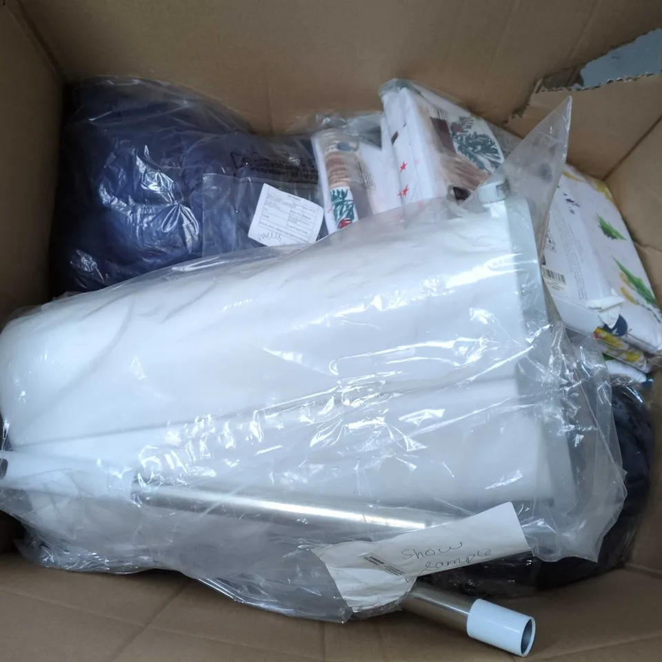 BOX OF 8 ASSORTED HOUSEHOLD ITEMS 