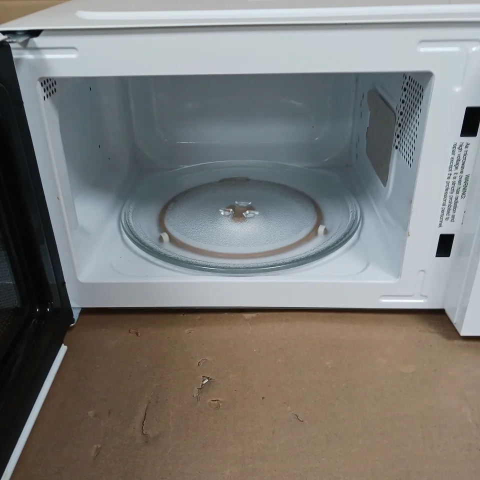 BOXED SWAN 20L 700W MANUAL MICROWAVE IN WHITE - COLLECTION ONLY