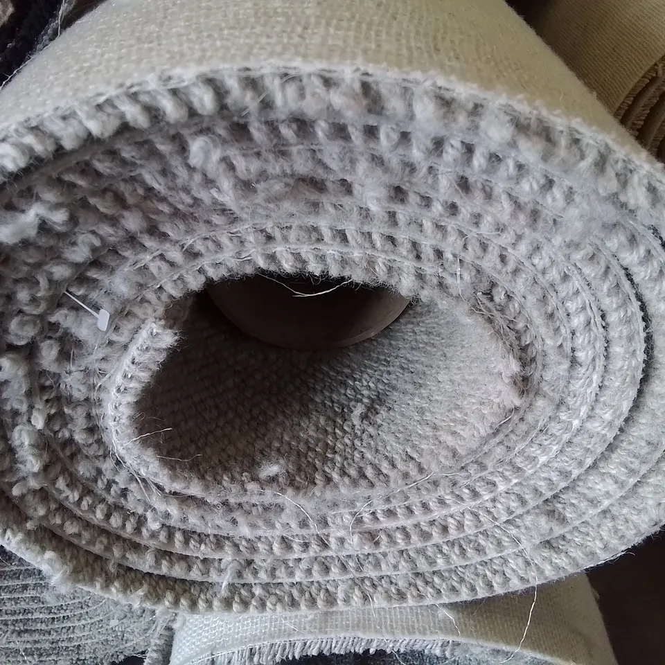 ROLL OF QUALITY ORION CARPET APPROXIMATELY 5M × 8.62M