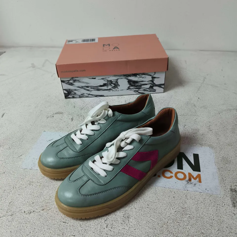 MODA IN PELLE TRAINERS – TEAL LEATHER WITH PINK STRIPE, WHITE LACES UK 6.5