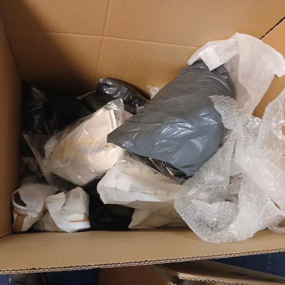 LARGE QUANTITY OF ASSORTED SHOES AND FOOTWEAR