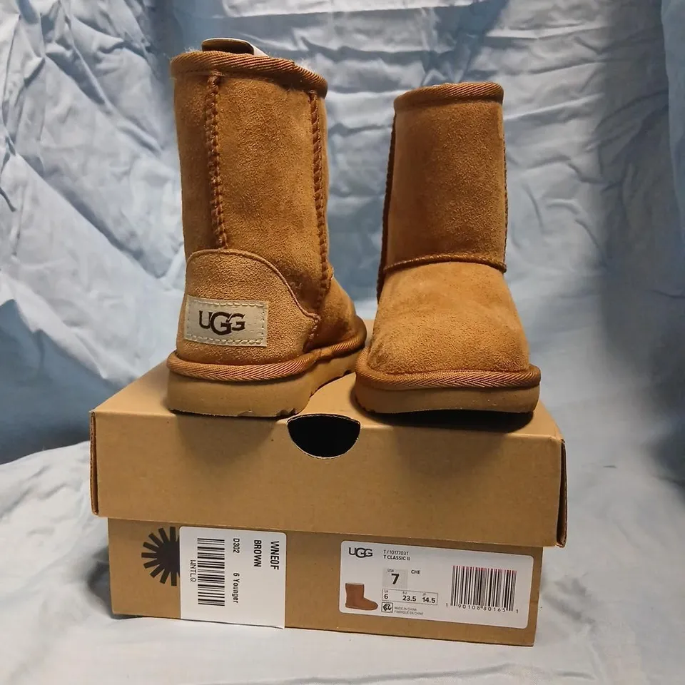 UGG BROWN SUEDE BOOTS FOR KIDS – UK 6 YOUTH, CLASSIC II, BOXED