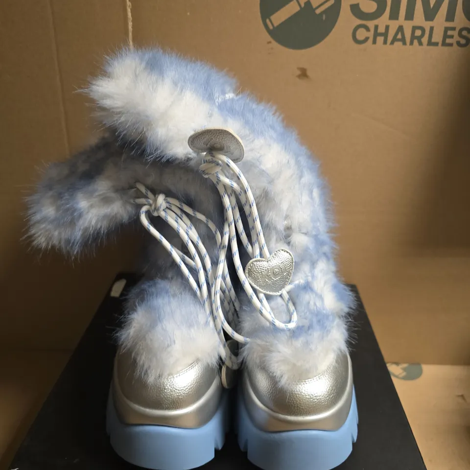 BOXED PAIR OF KOI SNOW MIKU FLUFFY 'MONSTER' LONG BOOTS – WHITE/BLUE, UK3