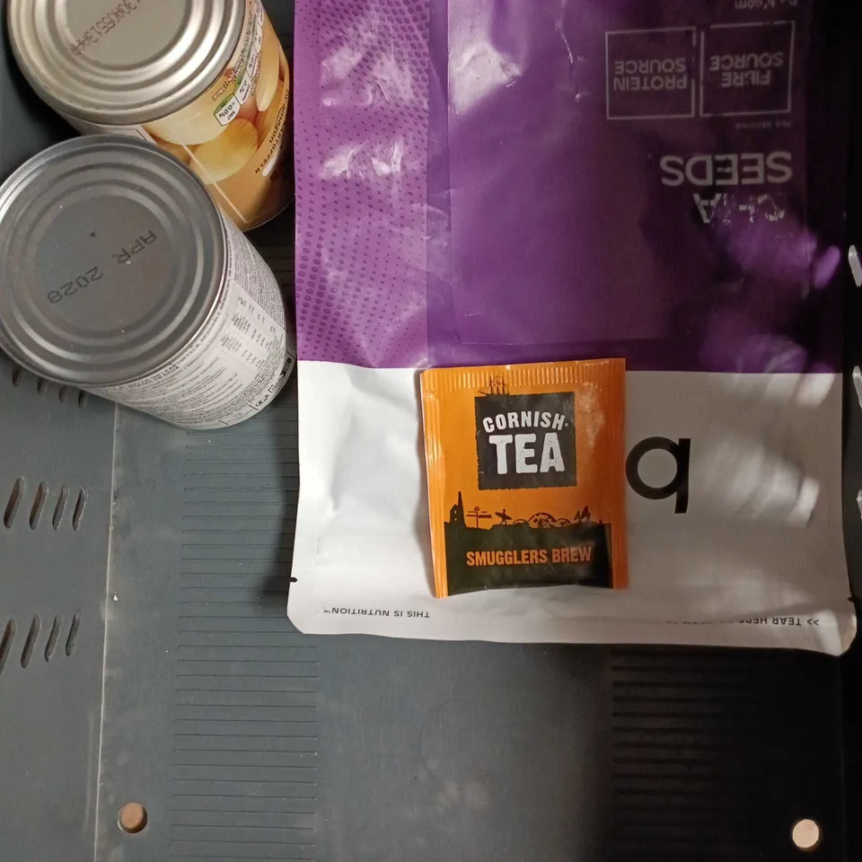 APPROXIMATELY 6 ASSORTED FOOD/DRINK PRODUCTS TO INCLUDE WALKERS CRISPS, HIGHLAND SPRING, PEELED POTATOES ETC 