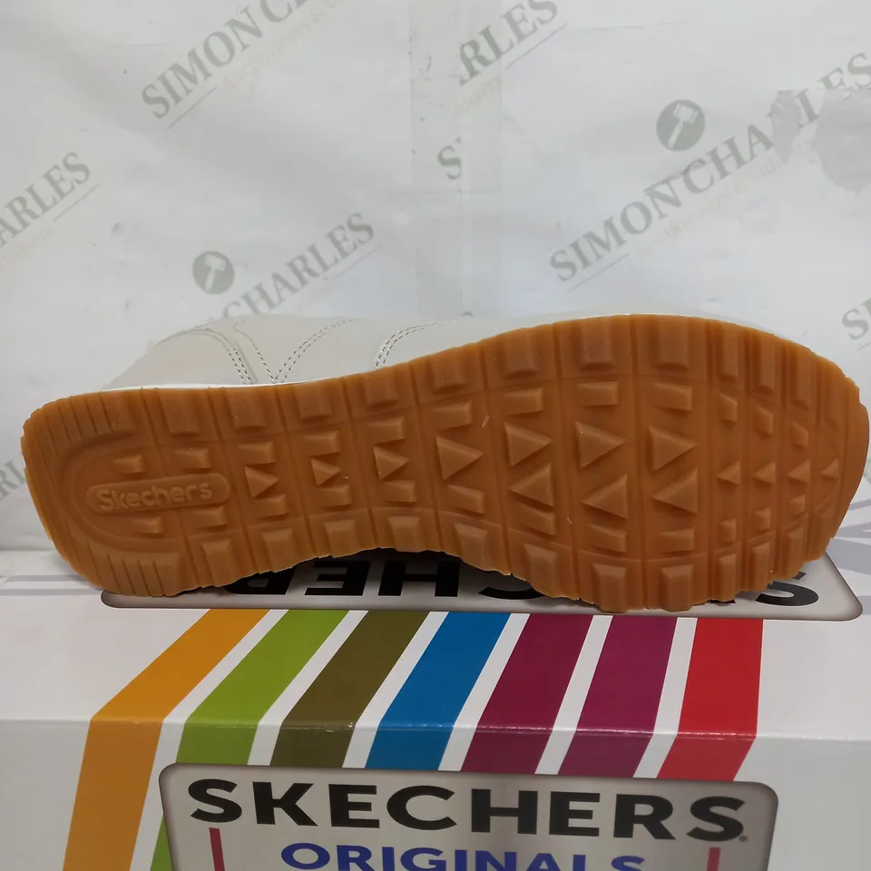 SKECHERS OLD SCHOOL TRAINER IN TAUPE SIZE 6