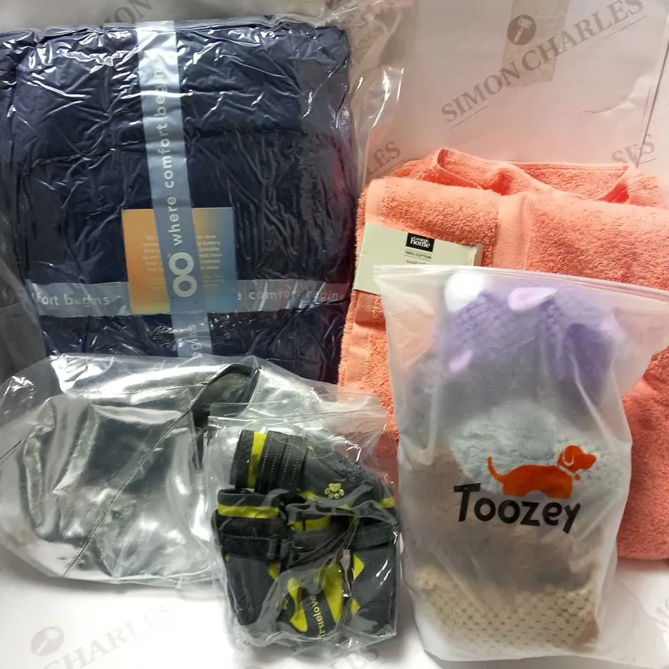 BOX OF APPROX 10 ITEMS TO INCLUDE GEORGE HOME TOWEL, TRUELOVE DOG SHOES GREY/GREEN, PACK OF 4 TOOZEY PLUSH DOG TOYS