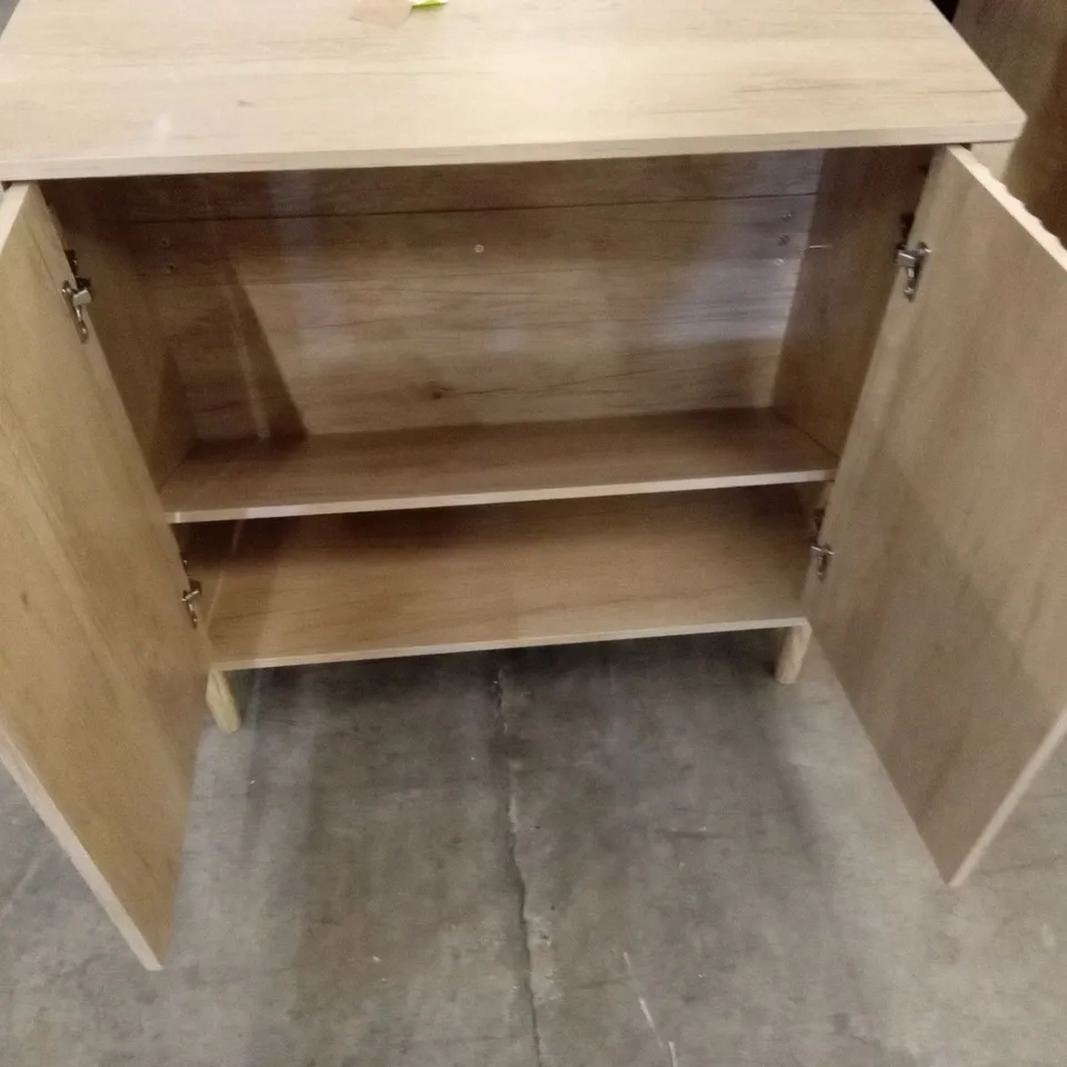 MODERN SIDE TABLE WITH DOUBLE DOORS AND ADJUSTABLE INTERIOR