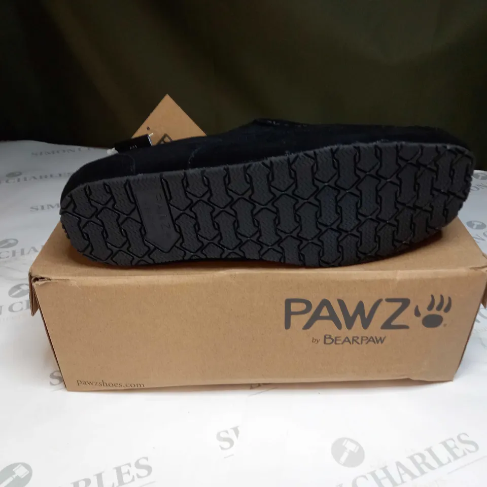 PAWZ ETHAN FLUFFY SLIPPERS SIZE 12