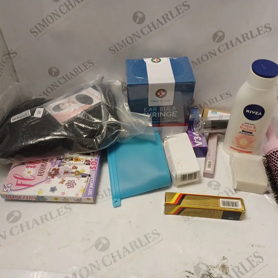 BOX OF ASSORTED COSMETIC ITEMS 
