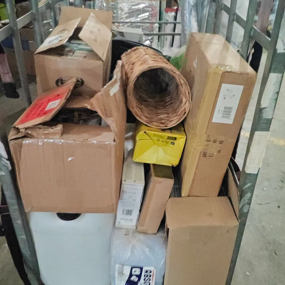 LOT OF APPROXIMATELY 17 ASSORTED HOUSEHOLD ITEMS TO INCLUDE THERMAL ROLLS, 8KG KETTLE BELL AND JUPITER CABIN BAG