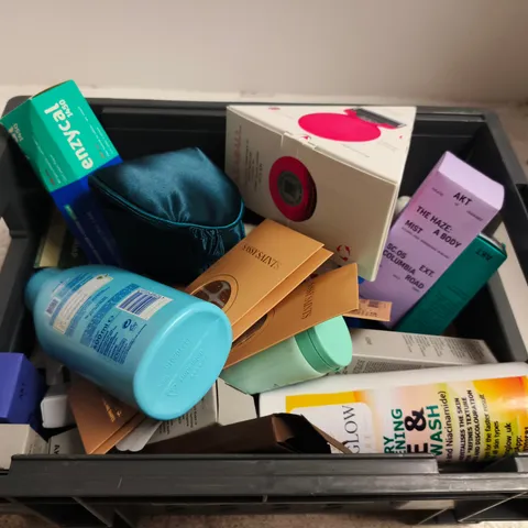 APPROXIMATELY 15 ASSORTED HEALTH & BEAUTY PRODUCTS 