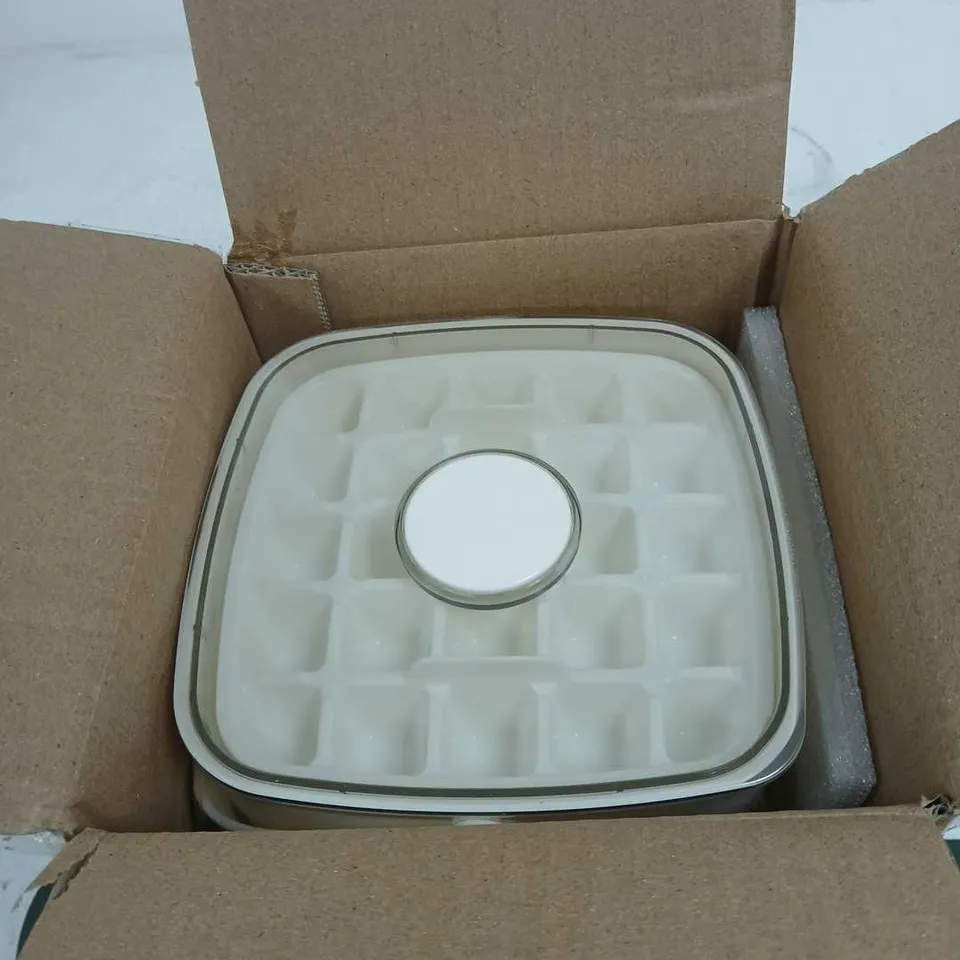 TAYLOR AND BROWN ICE CUBE MAKER WITH STORAGE BOXED