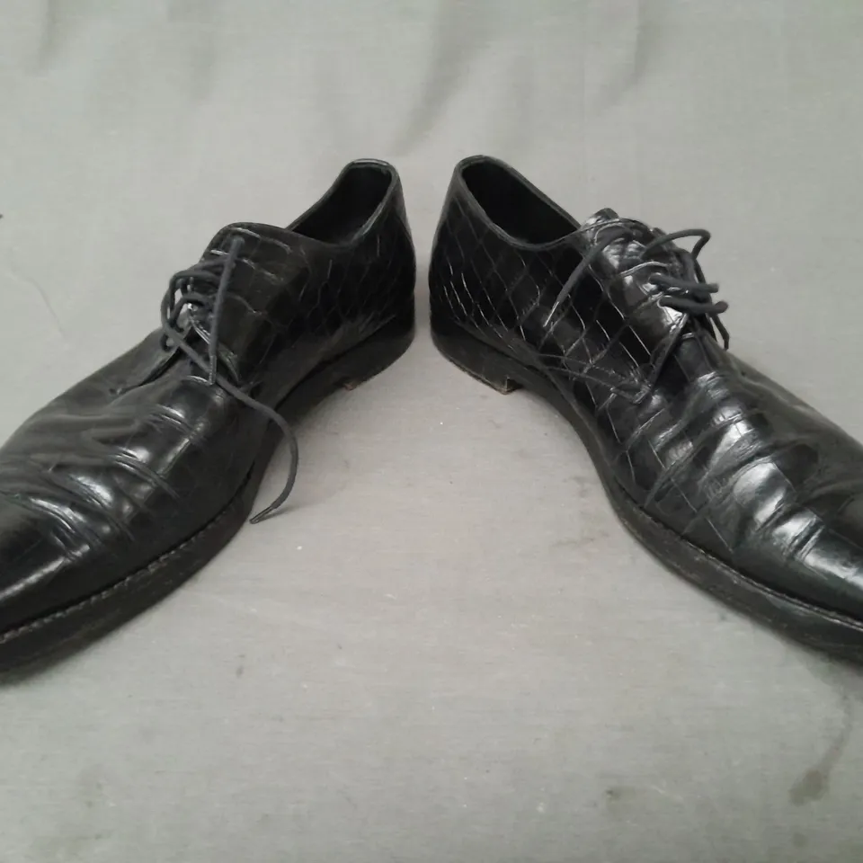 PAIR OF PRADA LACE UP SHOES IN BLACK SIZE 8.5