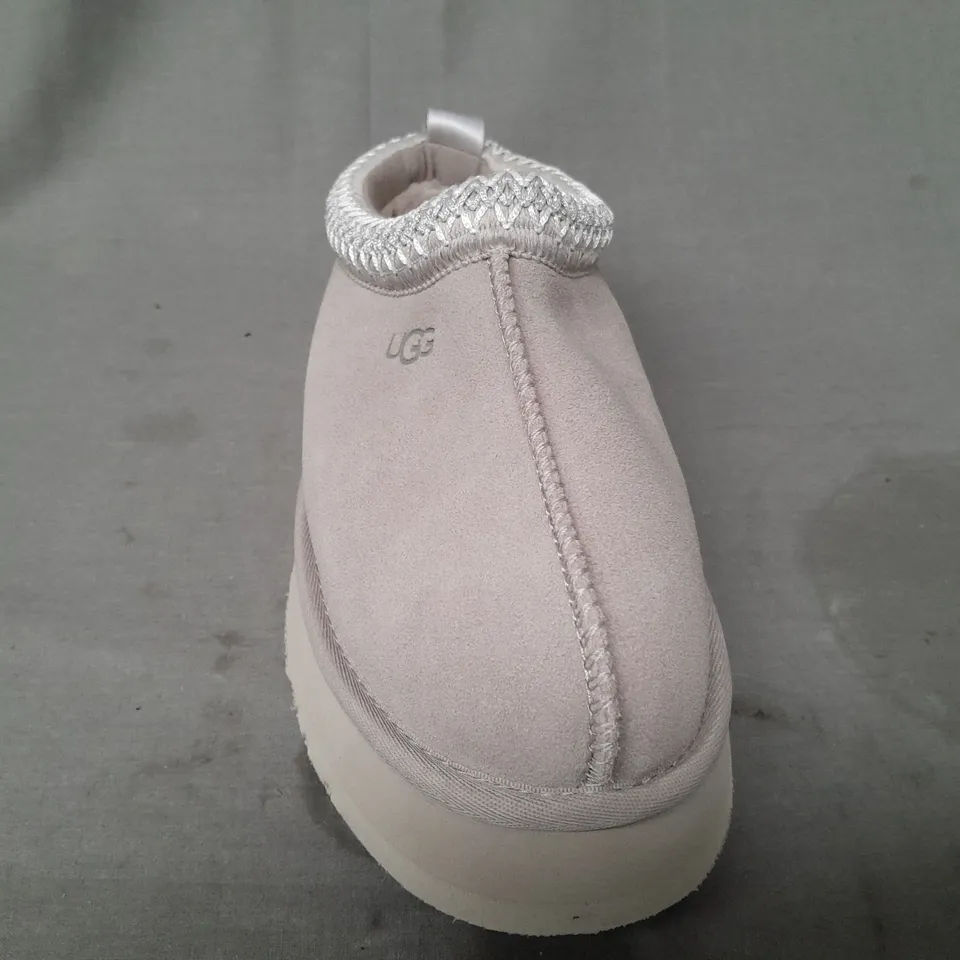 BOXED PAIR OF UGG SHOES IN STONE UK SIZE 5