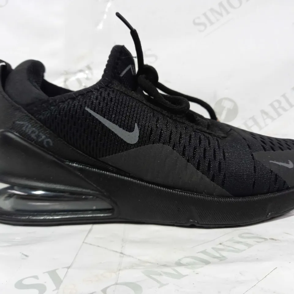 BOXED PAIR OF NIKE AIR TRAINERS IN BLACK UK SIZE 5.5