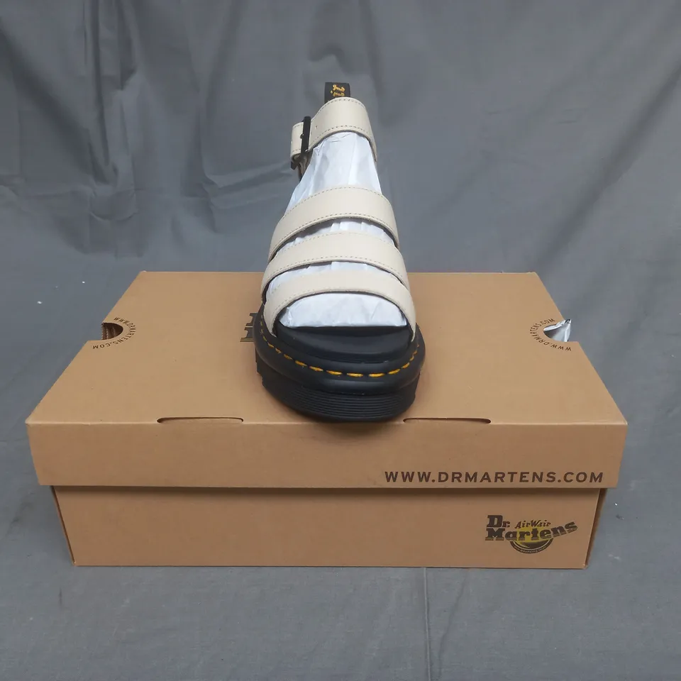 BOXED PAIR OF DR MARTENS PLATFORM SANDALS IN CREAM UK SIZE 5