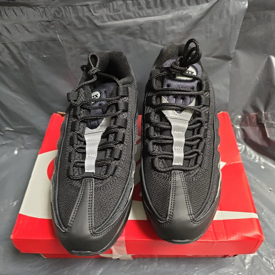 NIKE AIR MAX 95 BB LTR (GS) SNEAKERS – BLACK/METALLIC SILVER, UK 6 (EU 39)