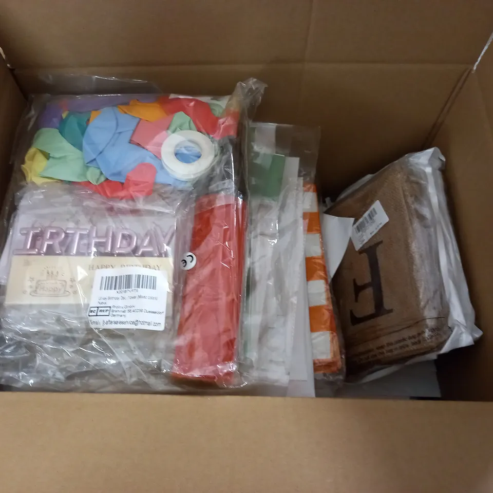 LOT OF ASSORTED PARTY ITEMS TO INCLUDE HALLOWEEN BANNERS AND JUTE BAGS, BALLOON SETS AND BANNERS