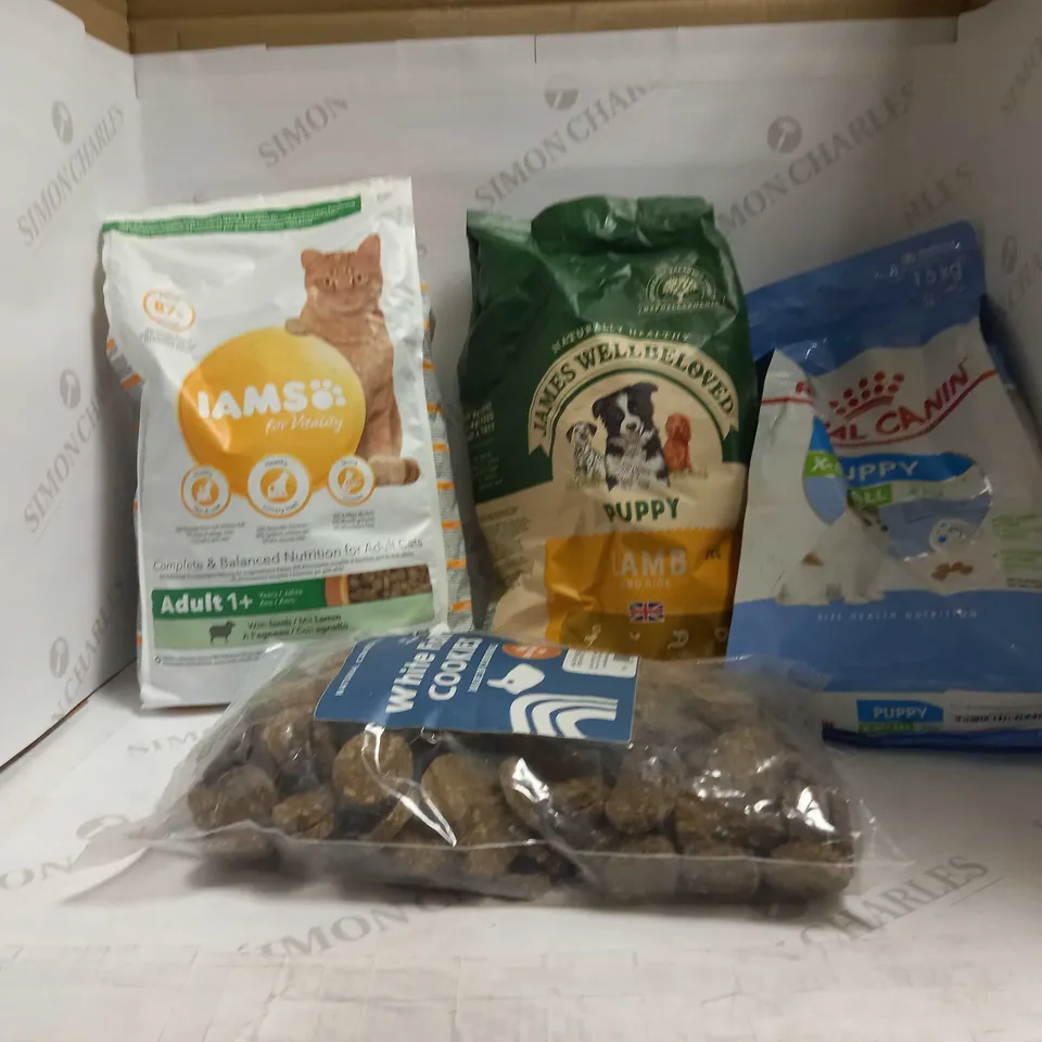 LOT OF PET FOOD ITEMS TO INCLUDE IAMS LAMB, PUPPY LAMB & RICE, AND WHITE FISH COOKIES ETC.