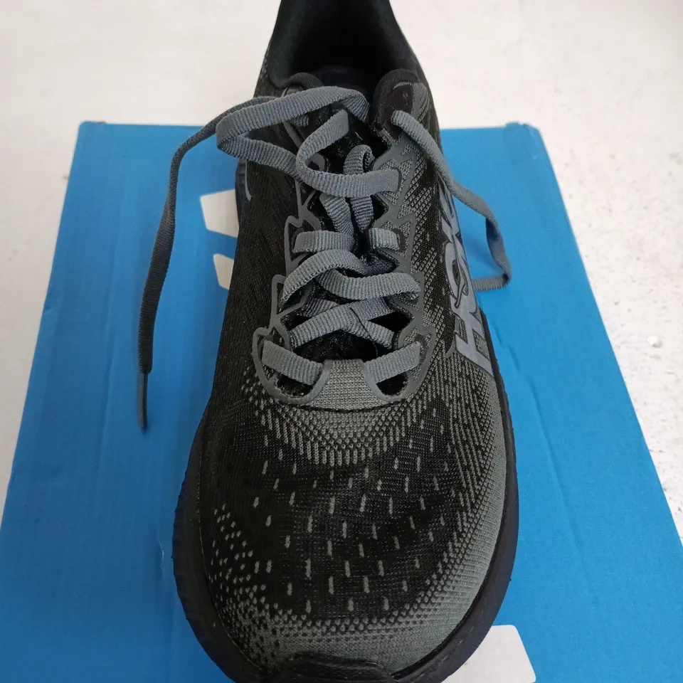 HOKA MACH 6 RUNNING SHOES SIZE 5.5