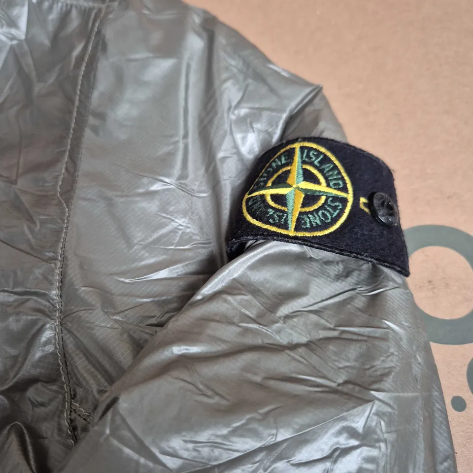 STONE ISLAND METALLIC PUFFER JACKET – SILVER/GREY – SIZE M