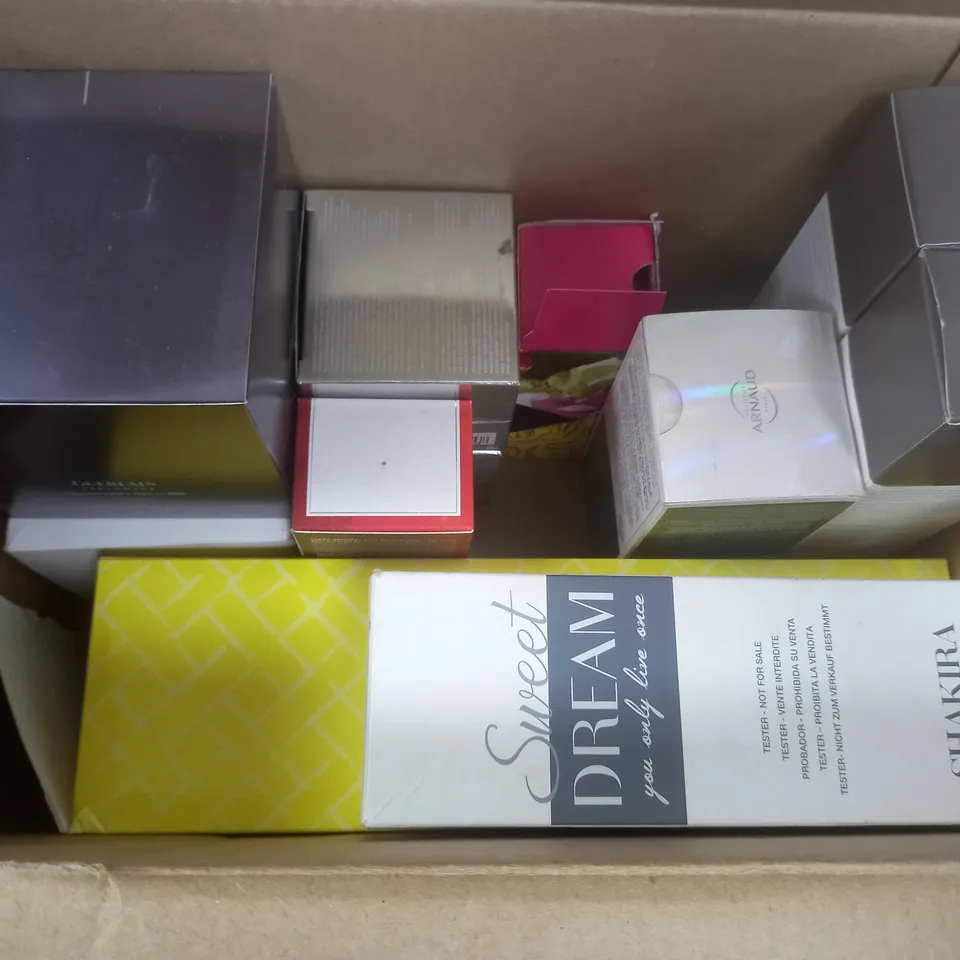 BOX OF APPROXIMATELY 12 ASSORTED HEALTH & BEAUTY ITEMS TO INCLUDE - TABAC AFTER SHAVE BALM , ESOA FACE WASH , DREAM TESTER YOU ONLY LIVE ONCE ETC