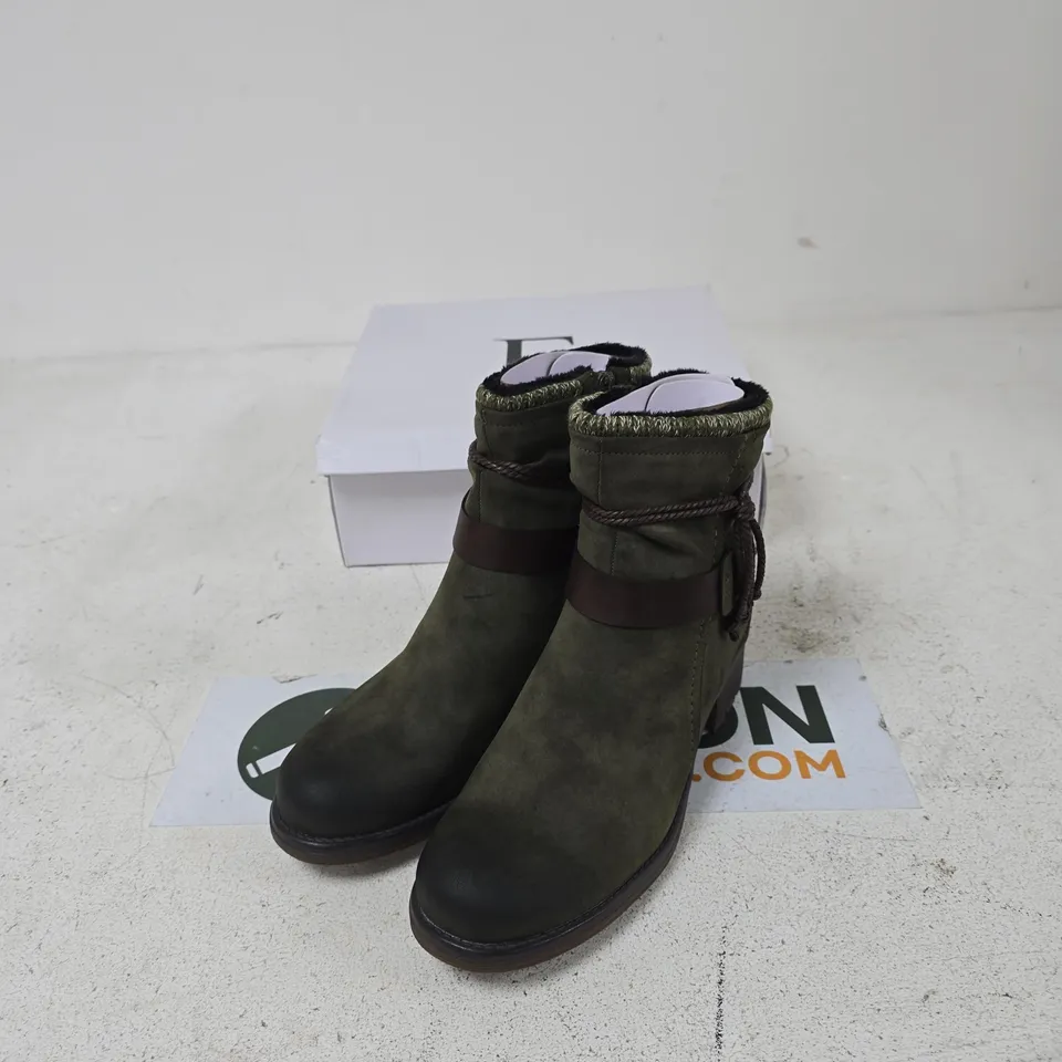 E. SHOES BY EMMA STOCKHOLM KHAKI BOOTS – UK 7