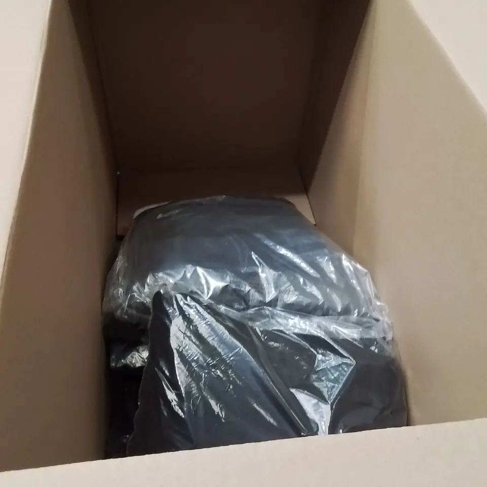 BOXED BRAND NEW APPROXIMATELY 6 CAPSULE TAPERED TROUSERS BLACK SIZE 28L