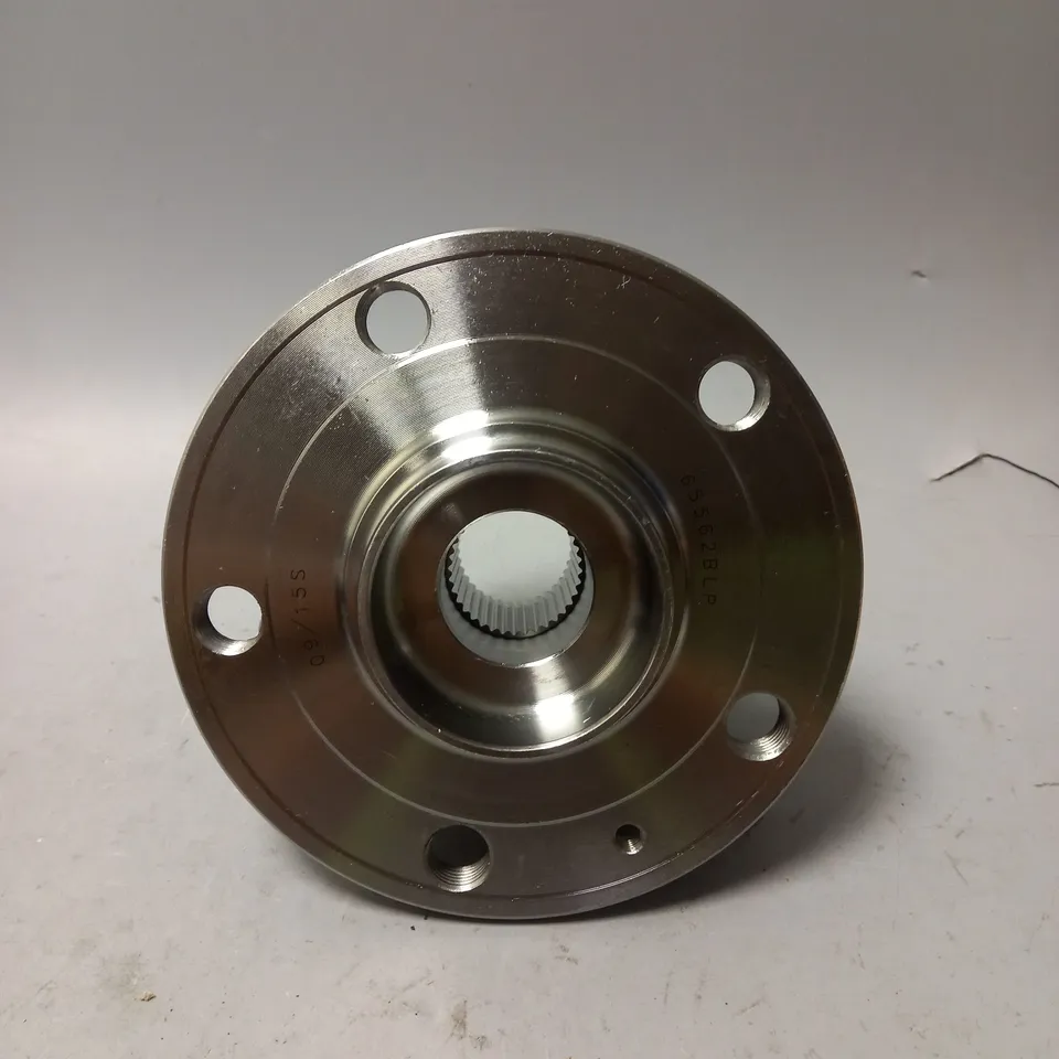 WHEEL HUB