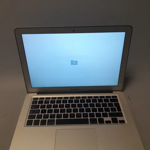 APPLE MACBOOK AIR 2 DUO L9600 - 13" SCREEN