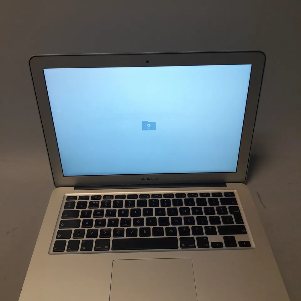 APPLE MACBOOK AIR 2 DUO L9600 - 13" SCREEN