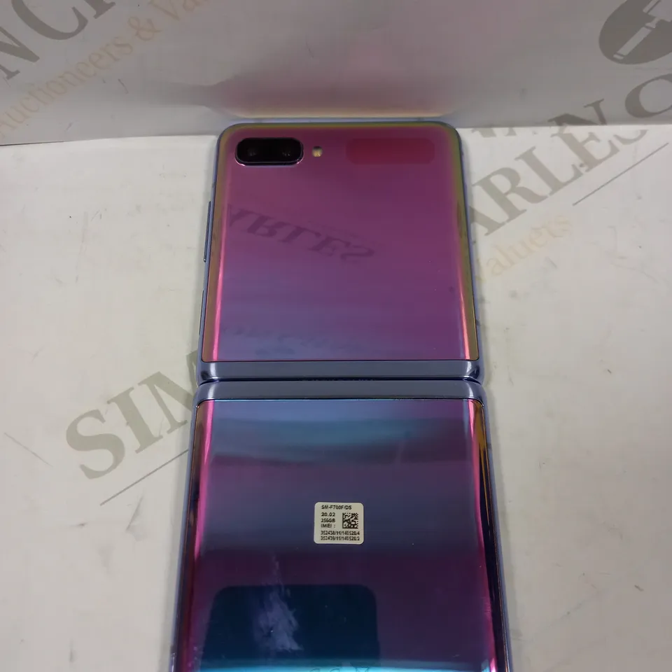 SAMSUNG GALAXY Z FLIP IN METALLIC PURPLE/PINK