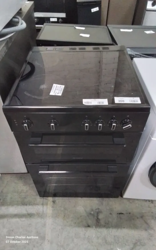 Lot 300: INDESIT 60CM FREESTANDING ELECTRIC TWIN CAVITY COOKER -BLACK ...