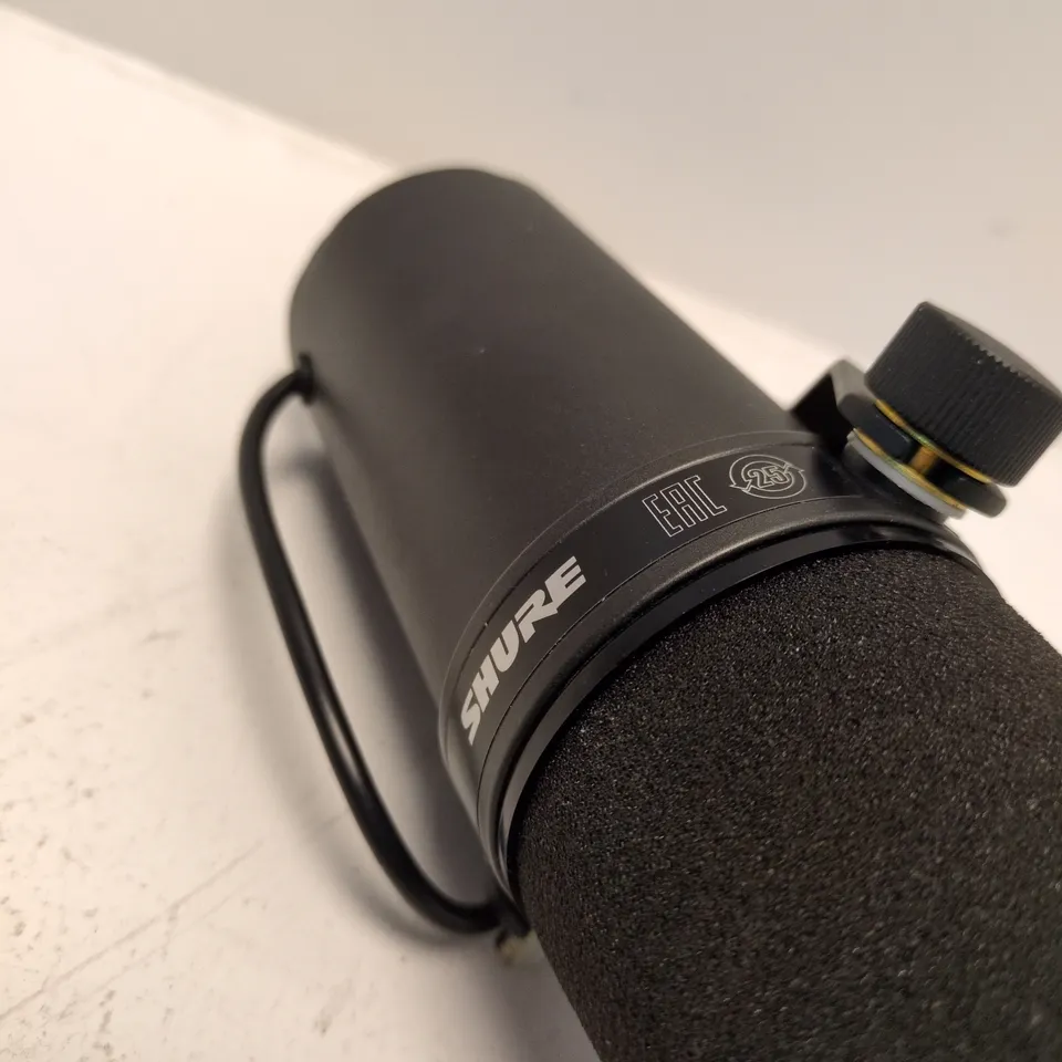 SHURE MICROPHONE WITH FOAM WINDSCREEN AND SUSPENSION SHOCK MOUNT