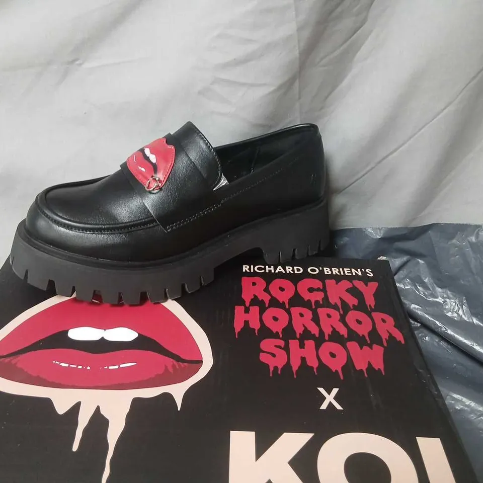 RICHARD O'BRIEN'S ROCKY HORROR SHOW X KOISCIENCE FICTION LIPS LOAFERS – BLACK, UK4 