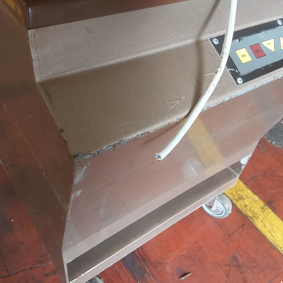 COMMERCIAL BREAD SLICER