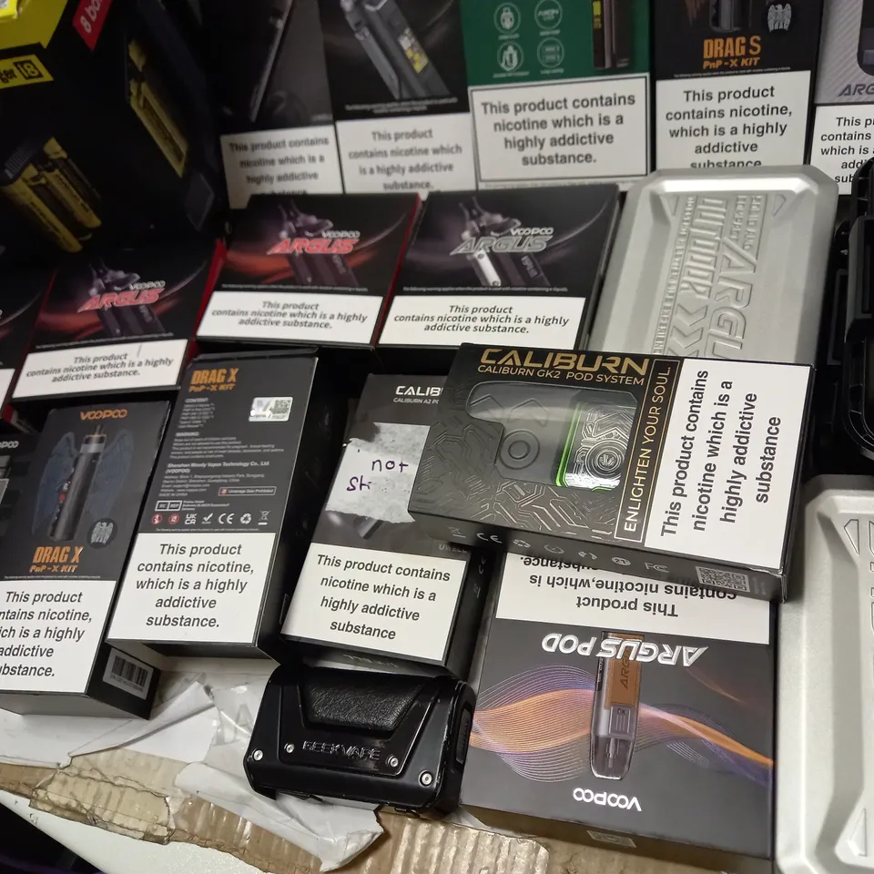 LOT OF APPROX 29 E-CIGARETTE ITEMS TO INCLUDE VOOPOO DRAG NANO 2 , UWELL CALIBURN A2 , VAPORESSO TARGET 100 , GEEKVAPE , ETC