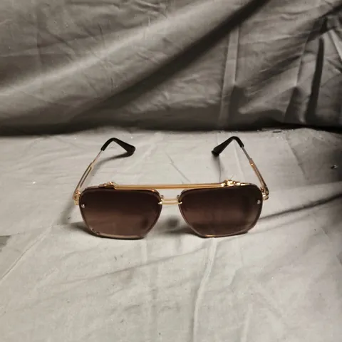 THE SHADE HUT LONDON SUNGLASSES – GOLD-TONE FRAME