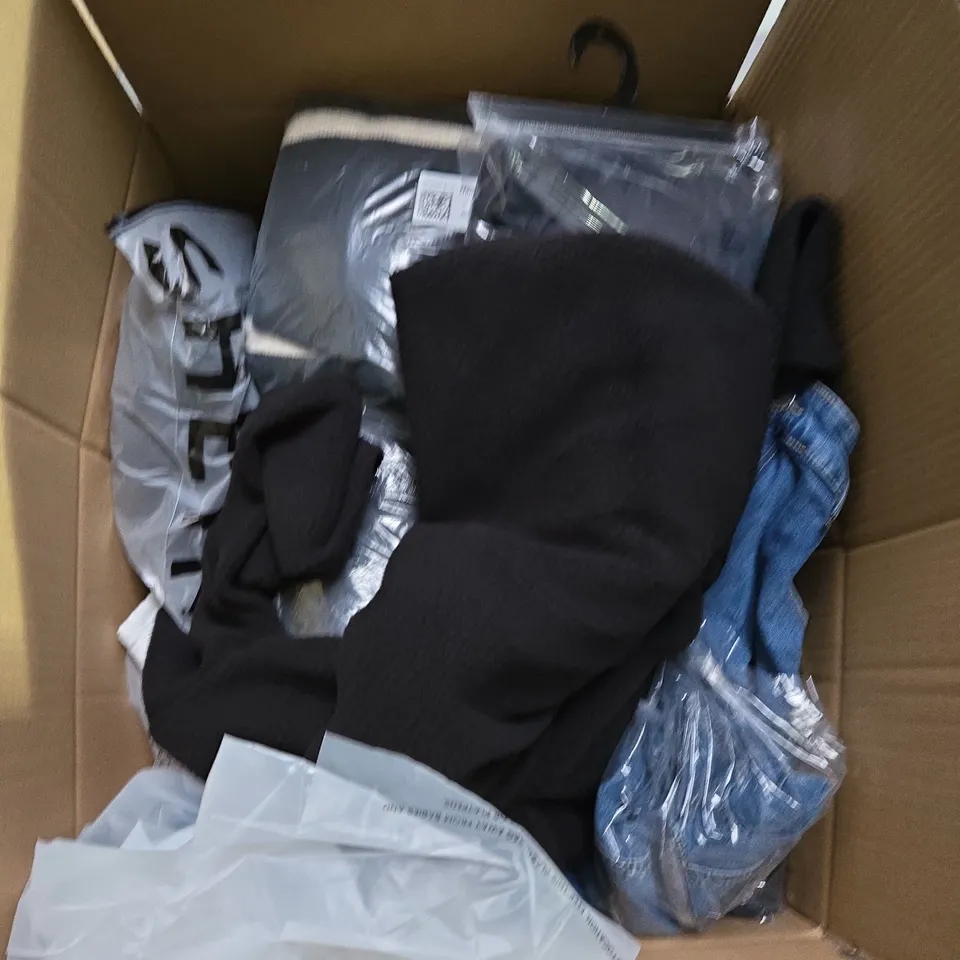 LARGE BOX OF ASSORTED CLOTHING ITEMS IN VARIOUS SIZES, STYLES AND COLOUR 