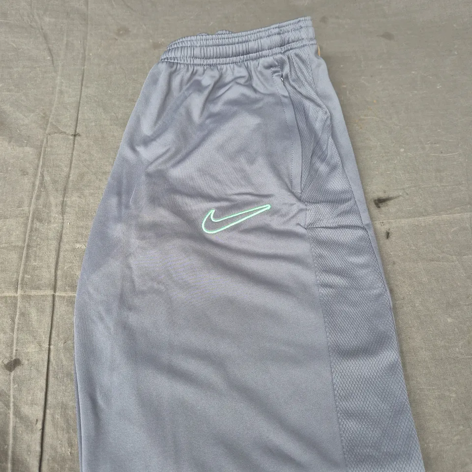 NIKE LOGO TRACKSUIT BOTTOMS - SIZE M