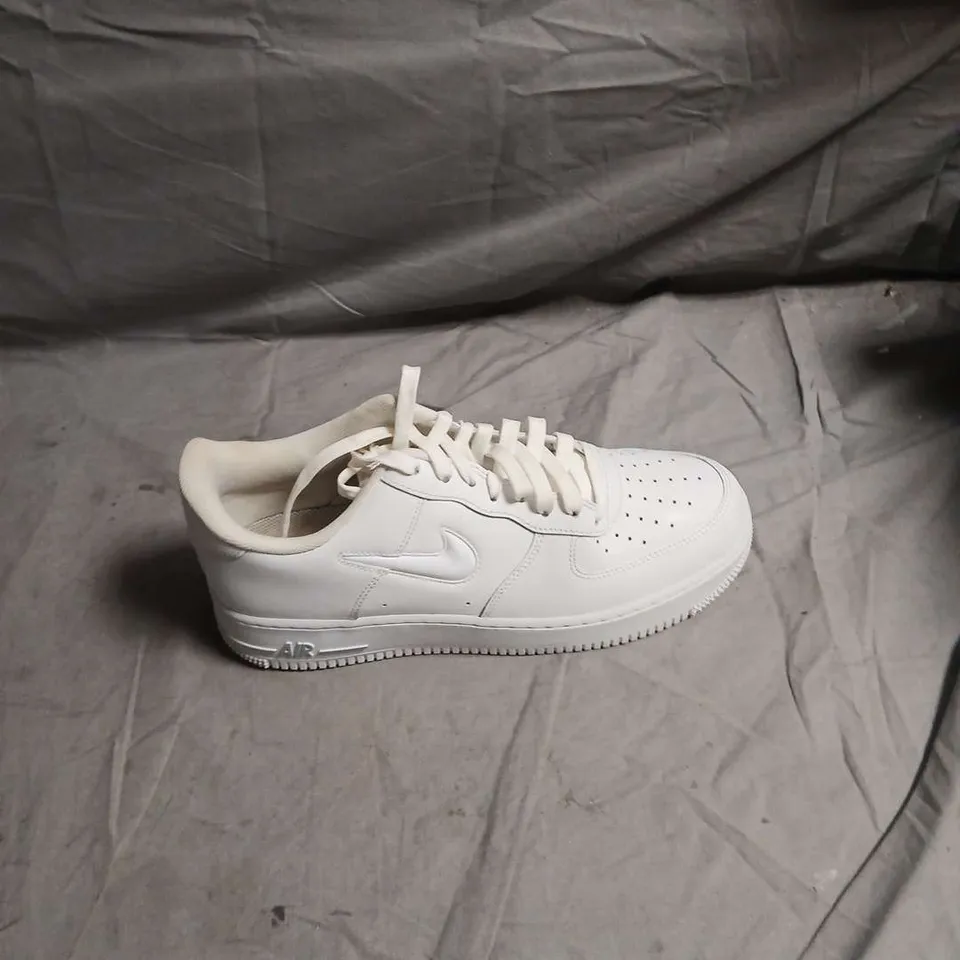NIKE AIR FORCE 1 WHITE TRAINERS- SIZE UK 8.5