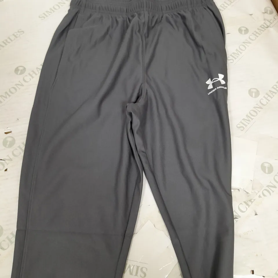 UNDER ARMOUR TRACKSUIT PANTS IN GREY - MEDIUM