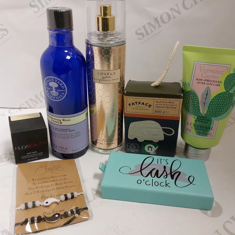 BOX OF APPROX 20 COSMETIC ITEMS TO INCLUDE FATFACE SOAP, HUDABEAUTY BAKING&SETTING POWDER AND NEALS YARD REHYDRATING TONER