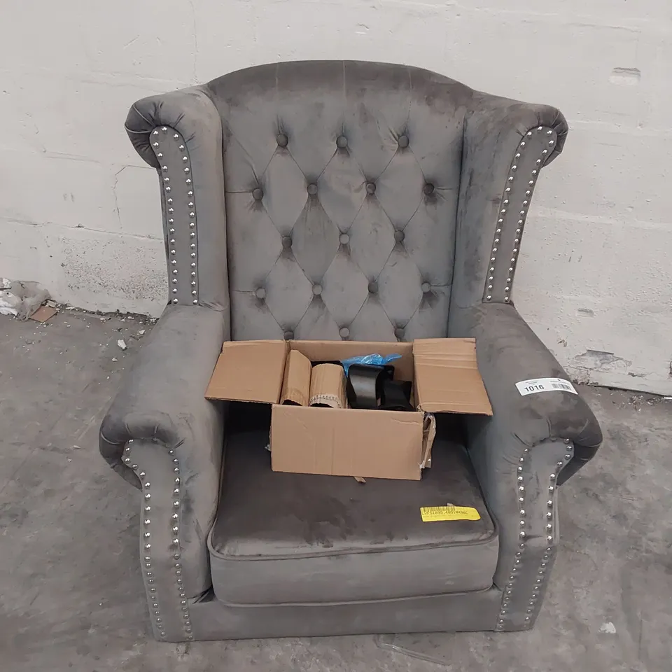 DESIGNER HAYDEN WINGBACK UPHOLSTERED EASY CHAIR STUDDED DETAIL LIGHT GREY PLUSH FABRIC 