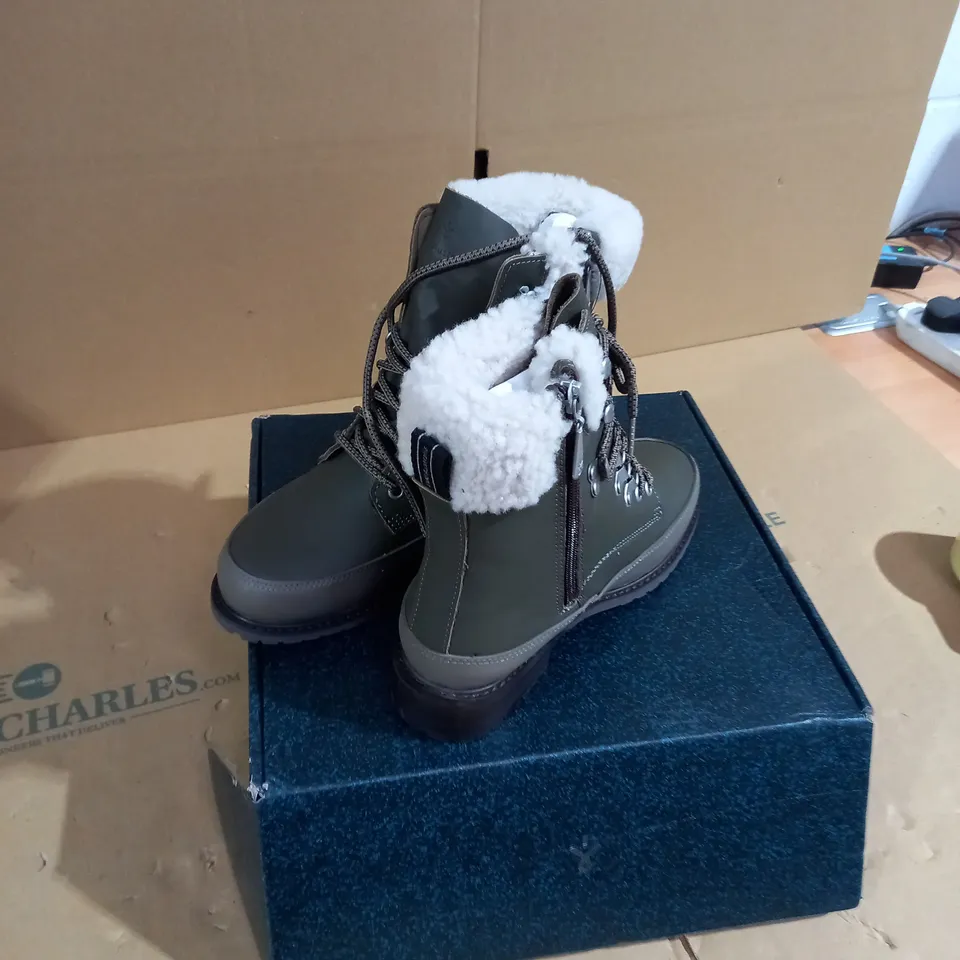 EMU OKAB WATERPROOF BOOT SIZE 5 