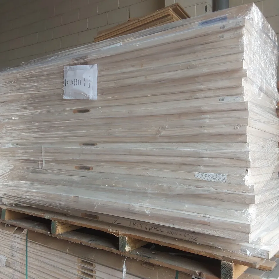 PALLET CONTAINING A VERY LARGE QUANTITY OF ASSORTED DOORS