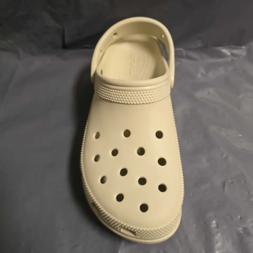PAIR OF WOMENS CROC CLASSIC PLATFORM CLOGS - UK SIZE 7