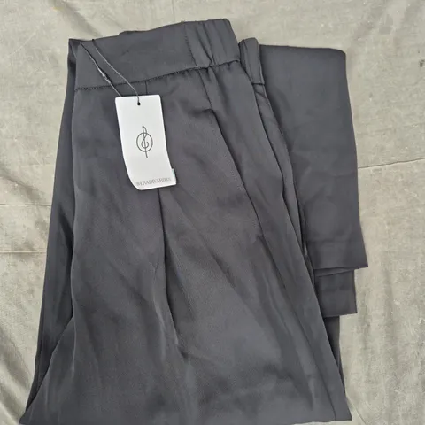 STRADIVARIUS TROUSERS IN BLACK SIZE UK 6